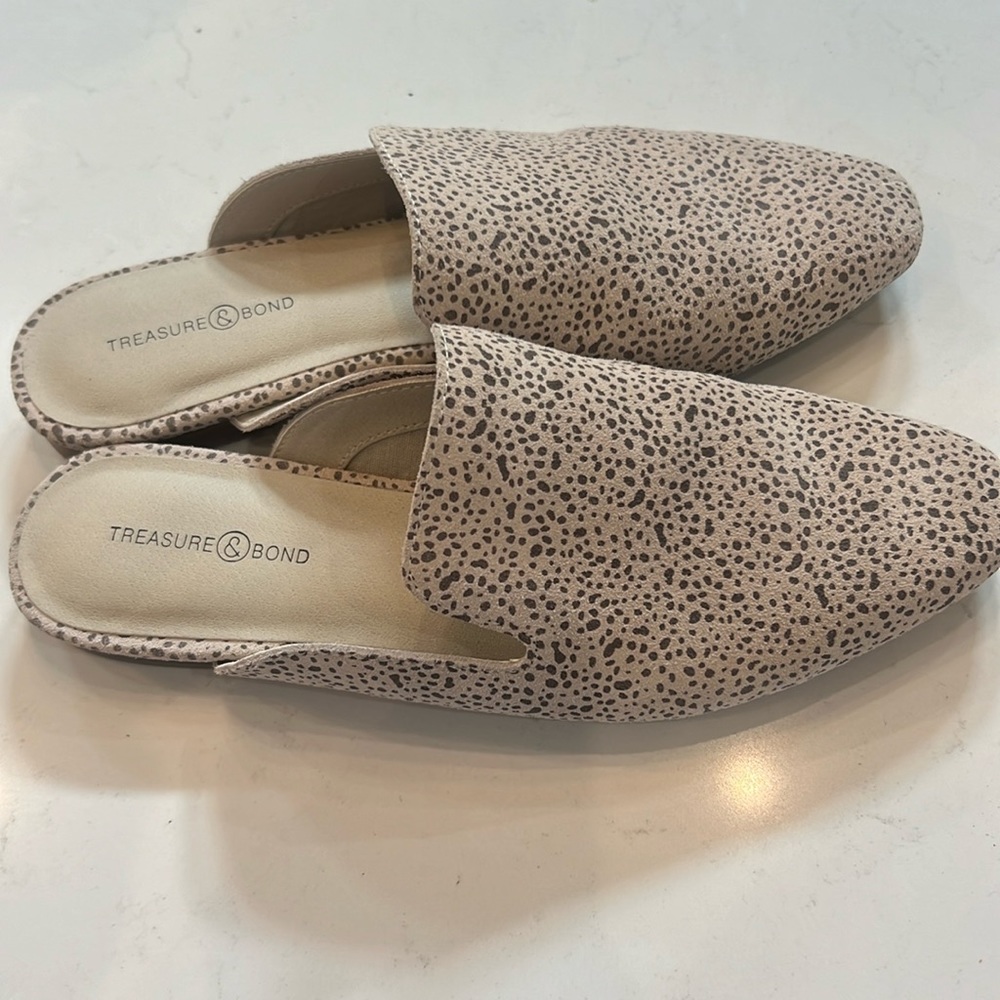 Treasure & Bond  Flats women's 8.5m. Hardly used. Cream with dots slip ons